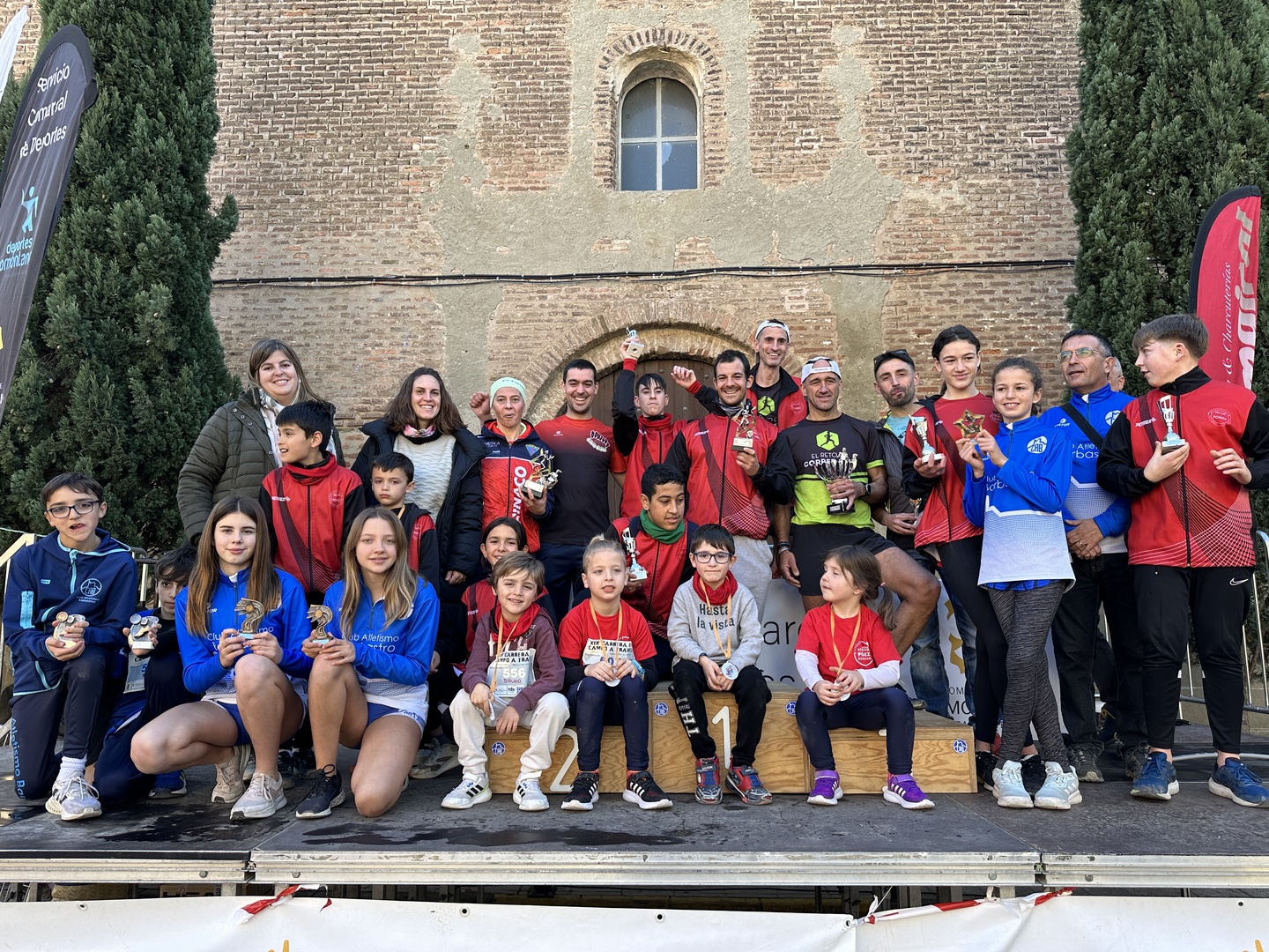 Más de 120 corredores en el regreso de la carrera de campo a través Castillazuelo - El Pueyo