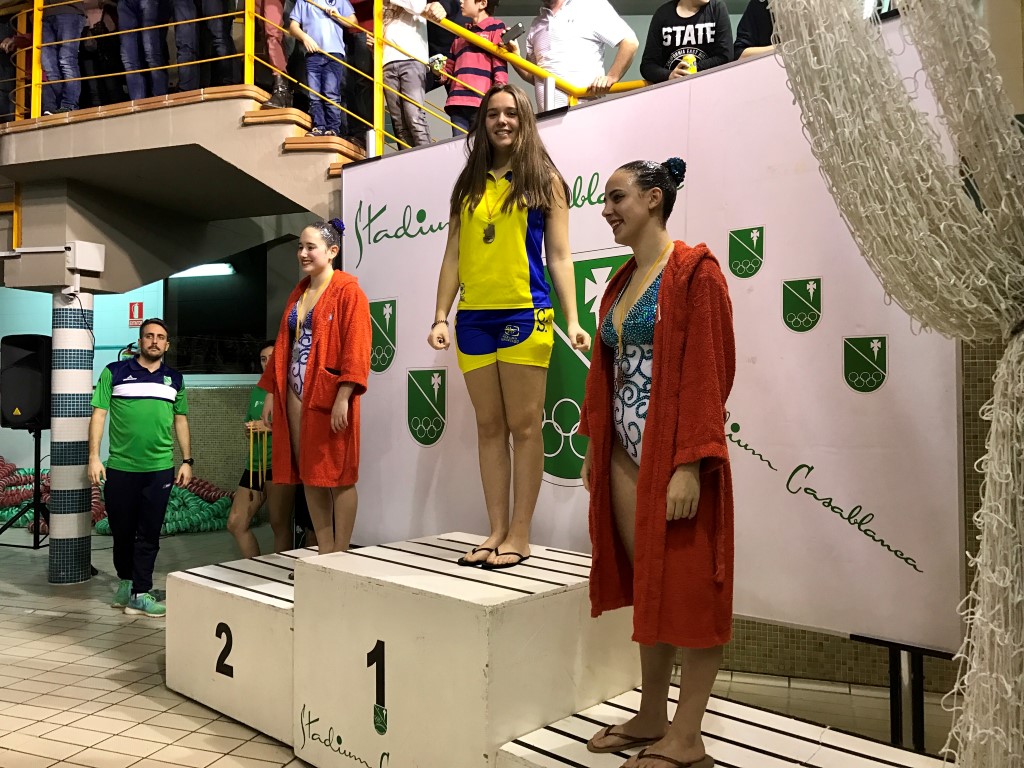  podium Ana Puy Medium